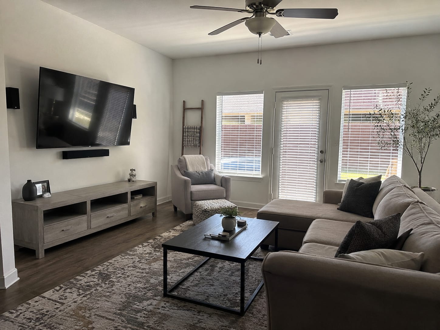 Freshly cleaned living room in a DFW home